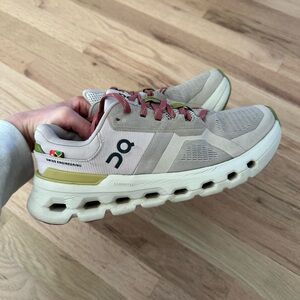 On Running Cloudrunner 2 x WalkGood LA sneakers in Sand/Flax Women’s Size 9